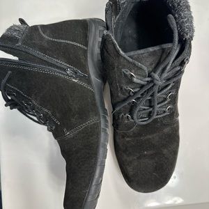 Black boots size 9